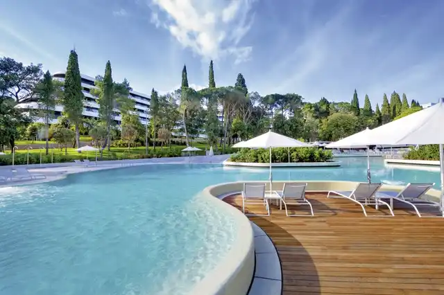 Hotel Lone Pool