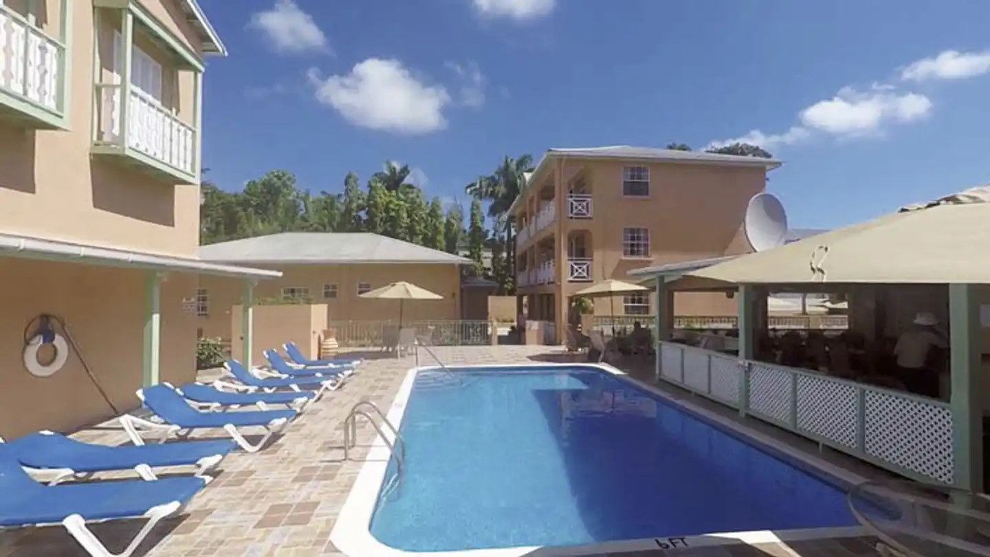 Worthing Court Apartment Hotel Pool