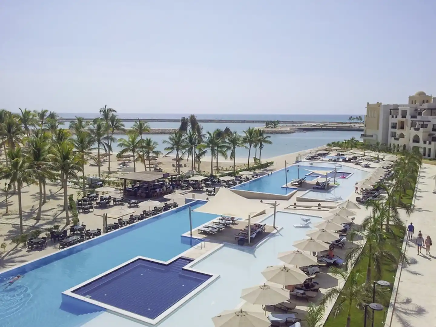 Fanar Hotel & Residences Pool
