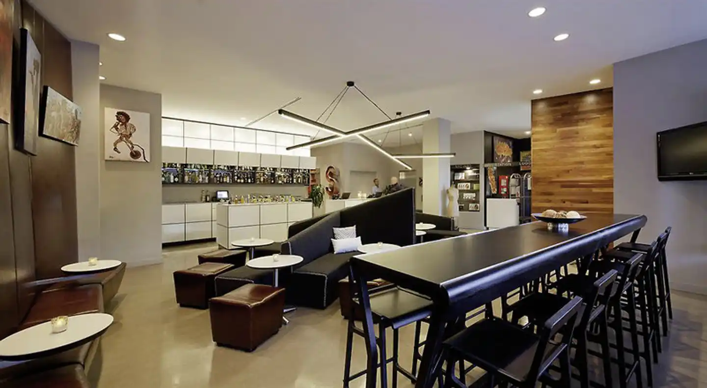 Nu Hotel Bar