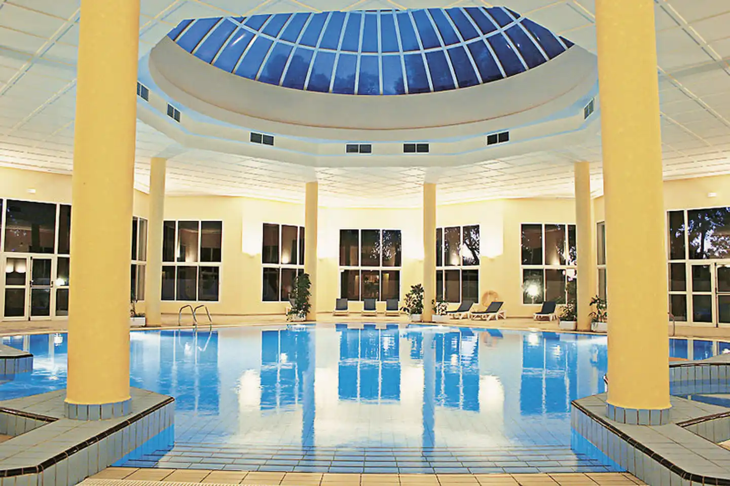 El Mouradi Gammarth Hallenbad