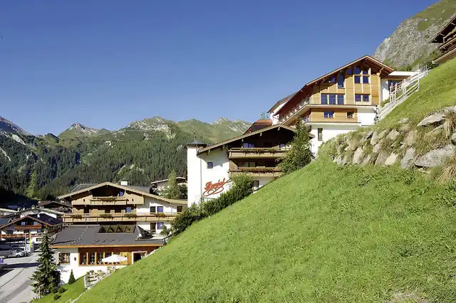 Berghof - Crystal Spa & Sports Aussenansicht