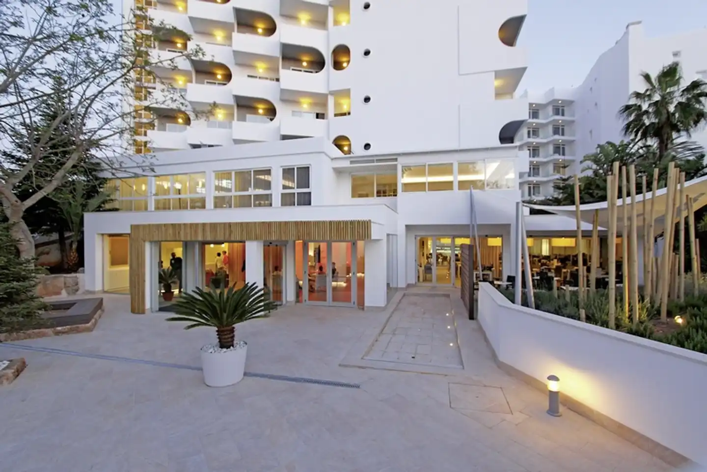 BG Pamplona Lobby