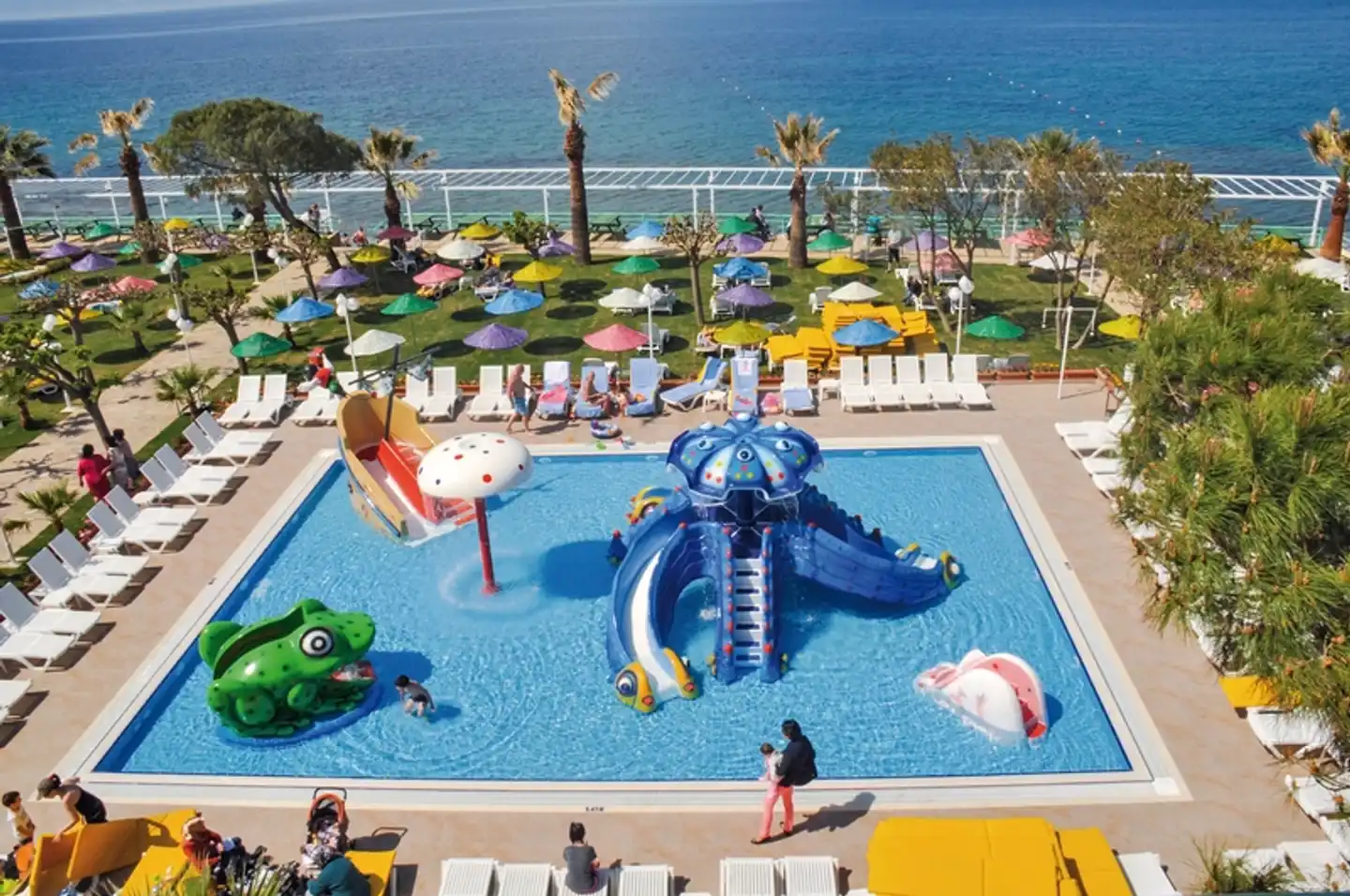 Grand Efe Pool