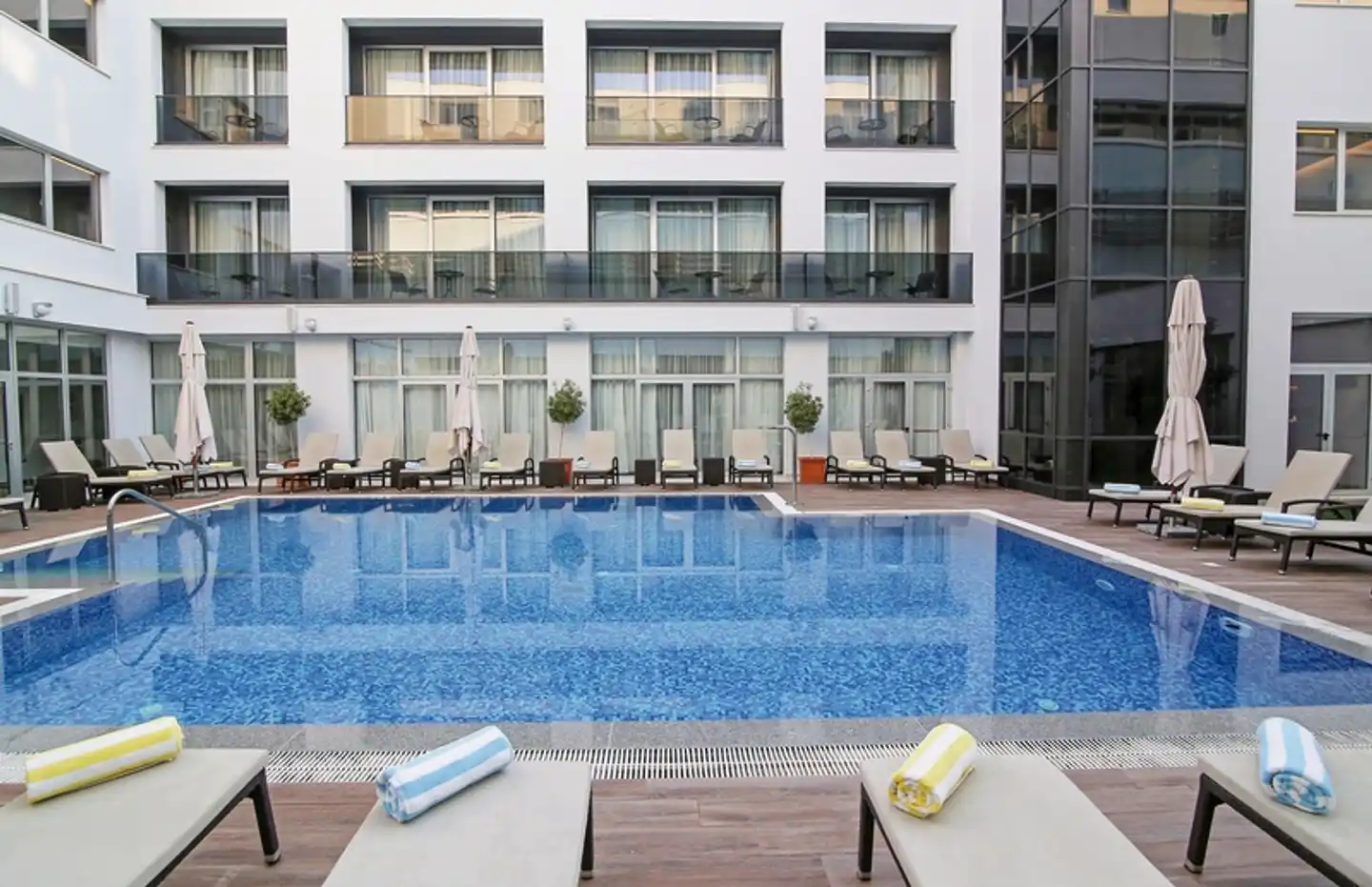 Lero Pool