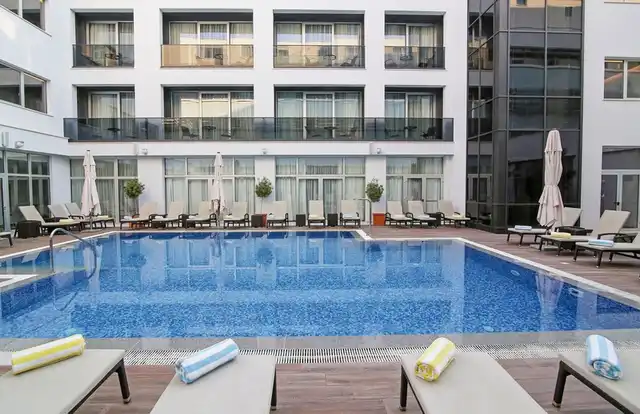 Lero Pool