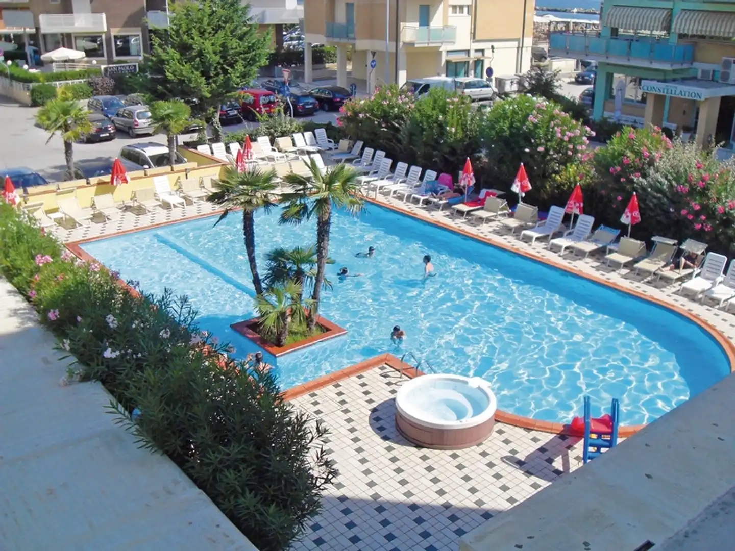 De Paris Pool