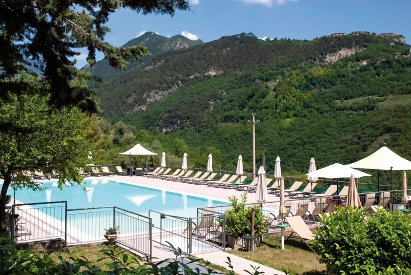 Miralago Pool