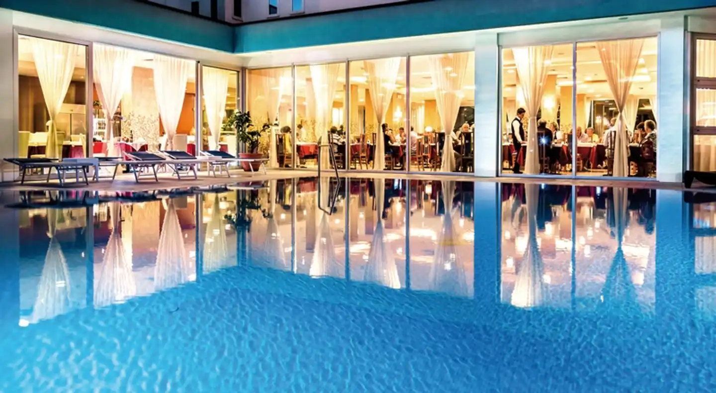 Parigi Hallenbad
