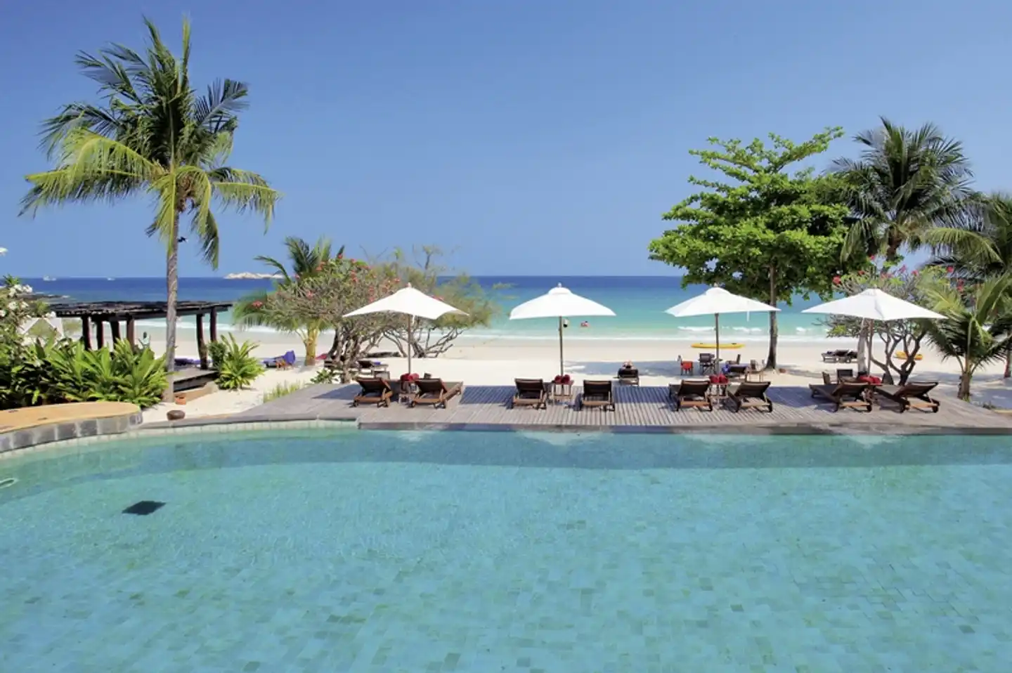 Paradee Resort Pool