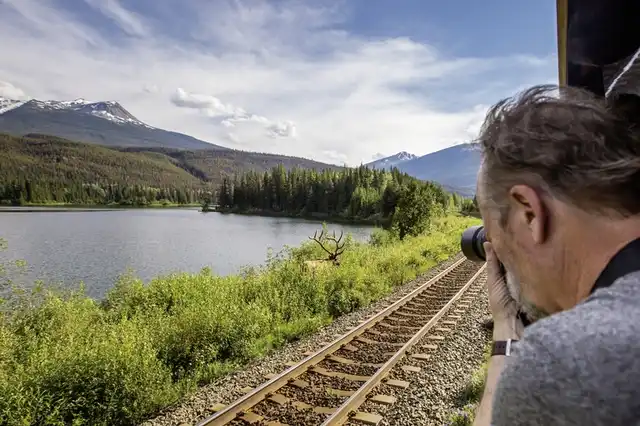 Journey through the Clouds - Rocky Mountaineer (Jasper - Vancouver) Strand