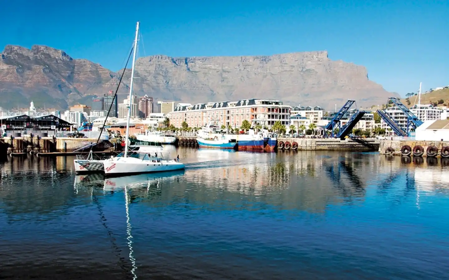 Drifters - Southern Africa Explorer Kapstadt - Johannesburg Aussenansicht