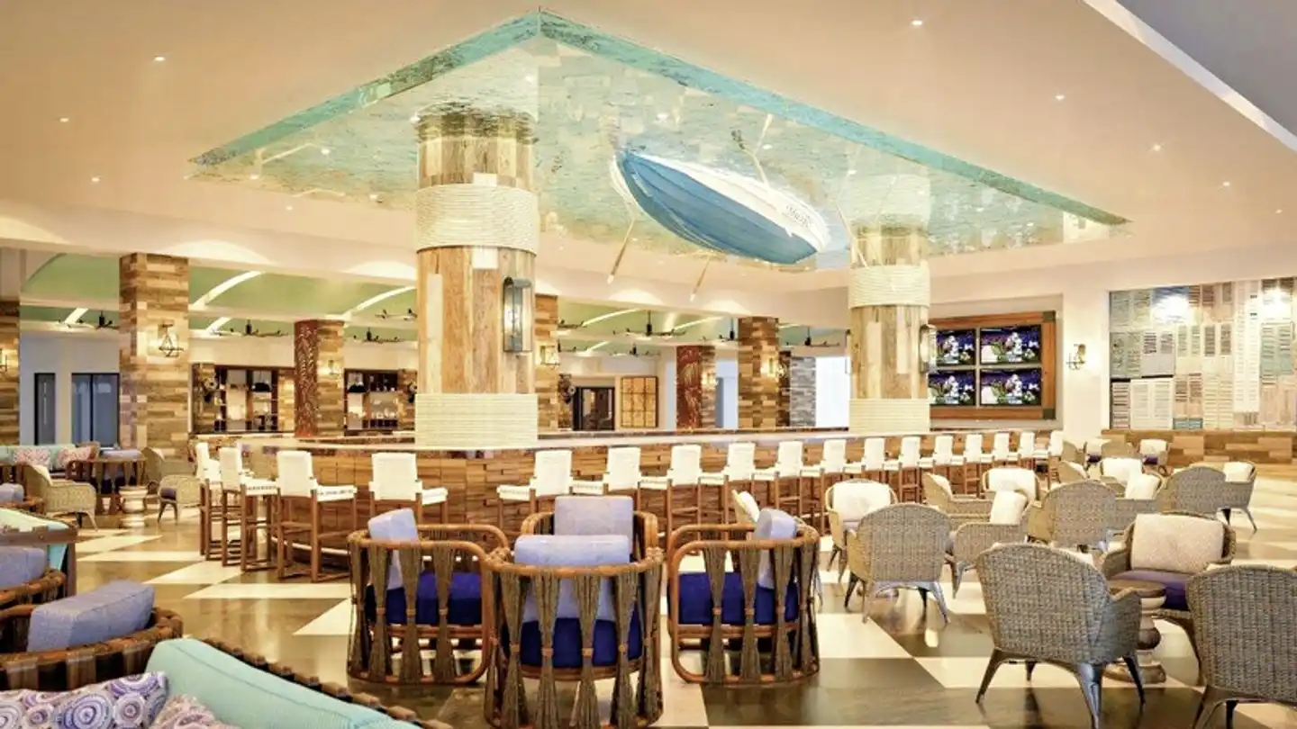 Wyndham Alltra Cancun Bar