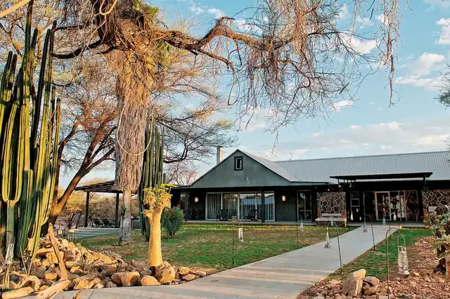 Epako Game Lodge Aussenansicht